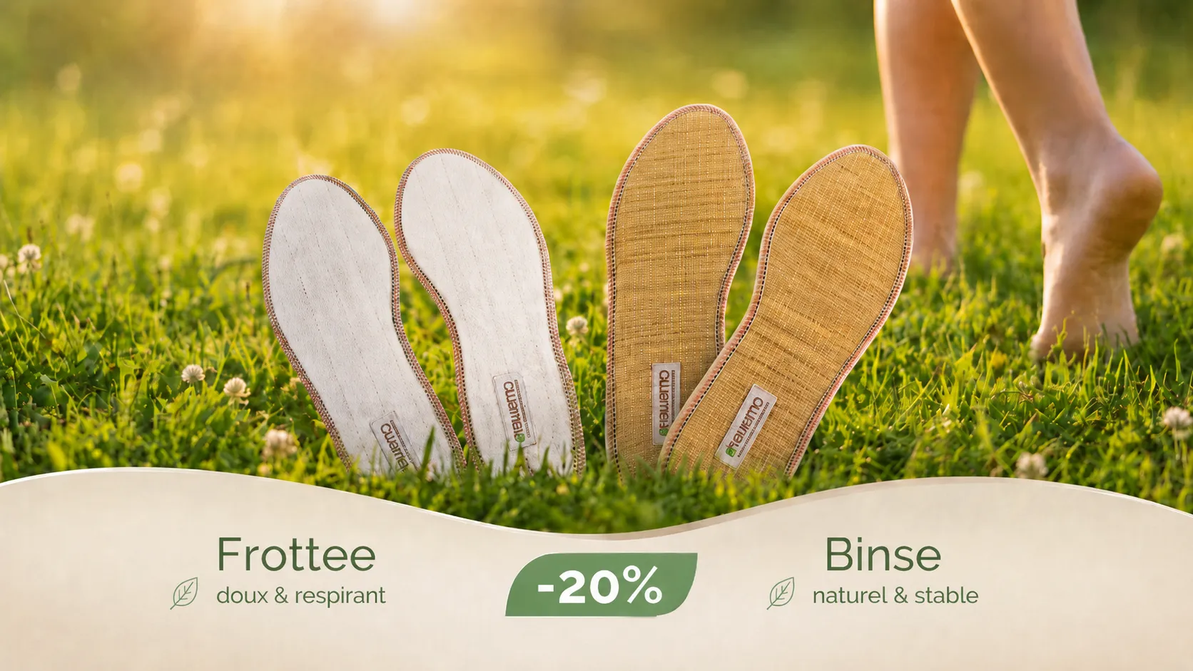 Deux paires de semelles en éponge et en jonc sur de l'herbe verte, avec une réduction de 20%.