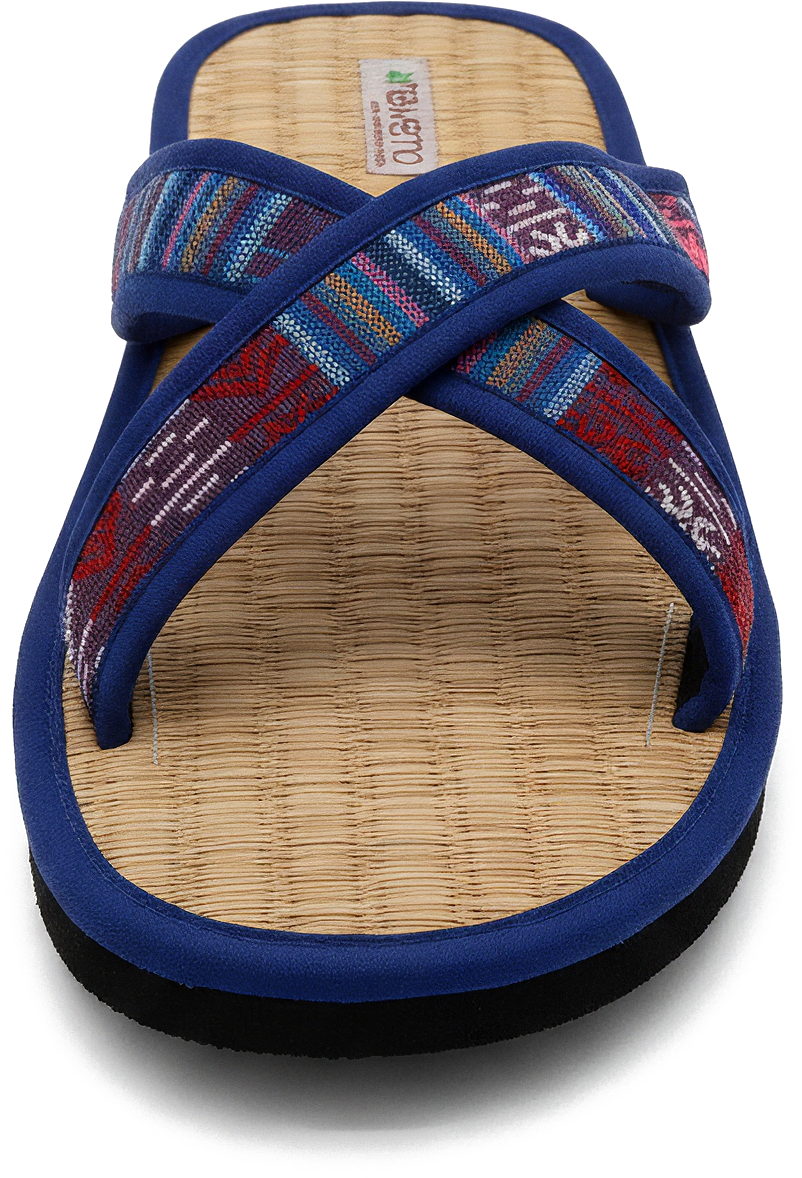 Pantuflas de canela Nawemo "Indian-Style" (estilo indio) Pantuflas de canela Nawemo 'Indian-Style' con tira cruzada colorida y suela antideslizante.