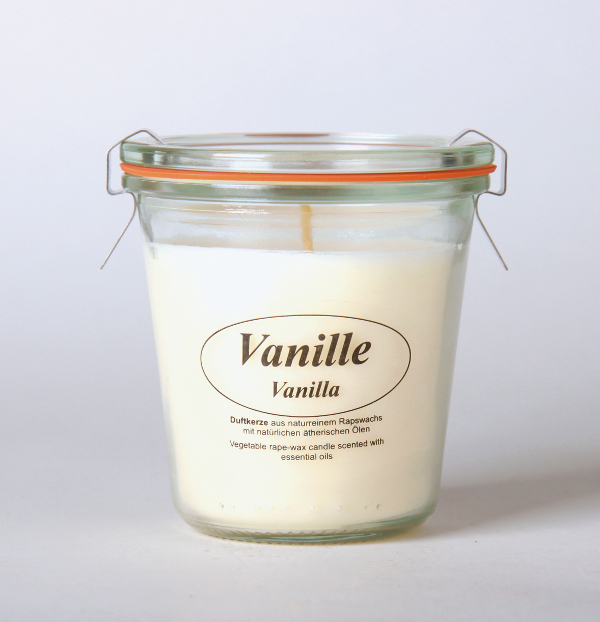 Rapeseed wax candle in a "vanilla" jar