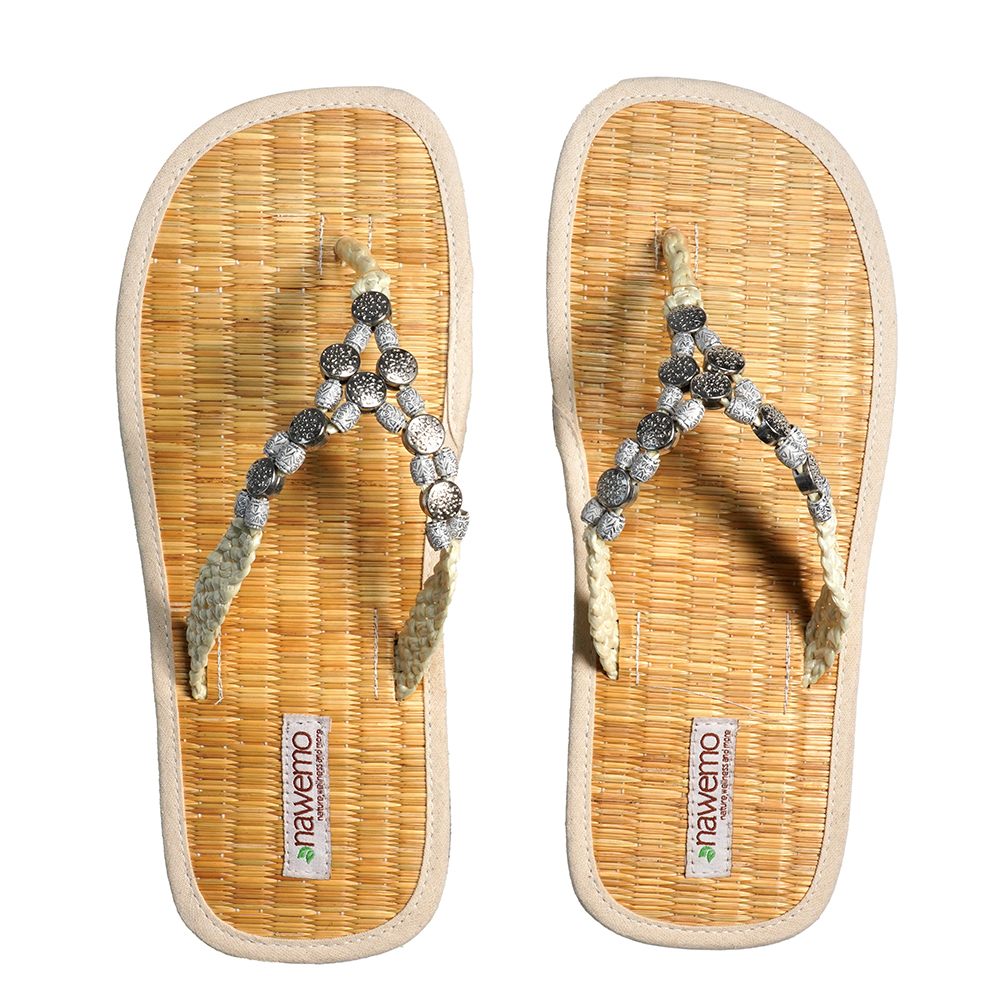 Zimt-Slipper Nawemo "Pearly silber"