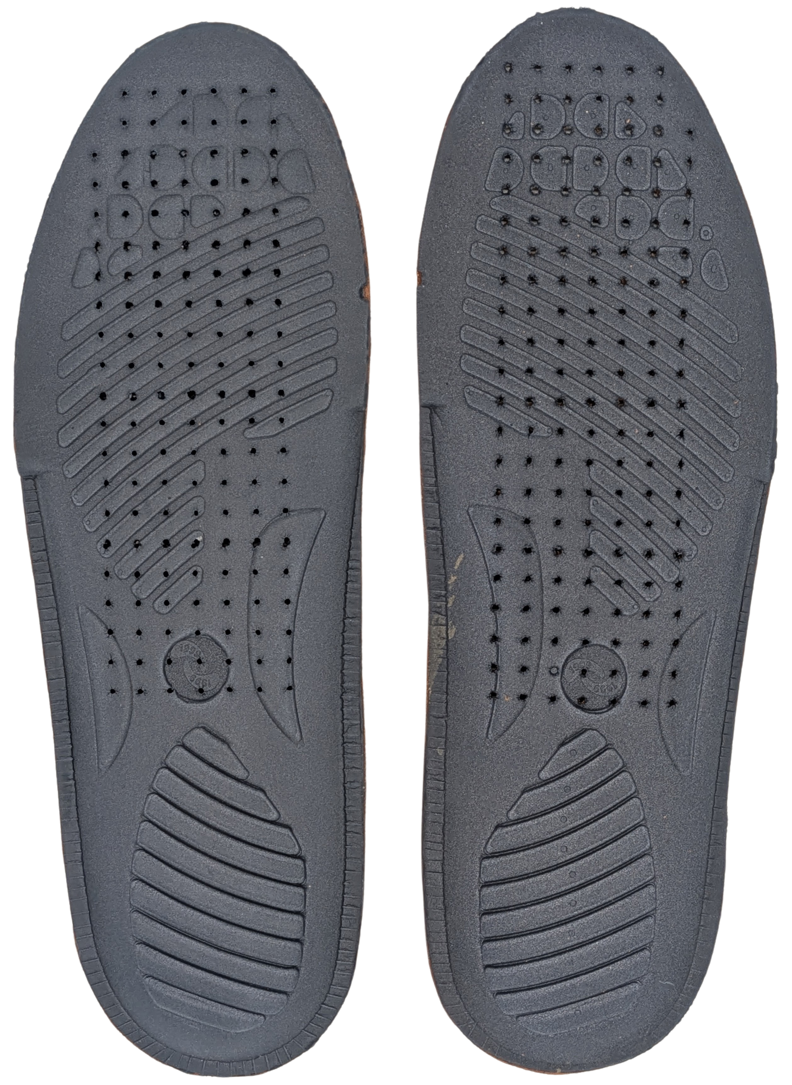 Nawemo® Echtleder-Einlegesohlen Parte inferior de las plantillas de cuero genuino Nawemo® con superficie antideslizante y agujeros de ventilación.